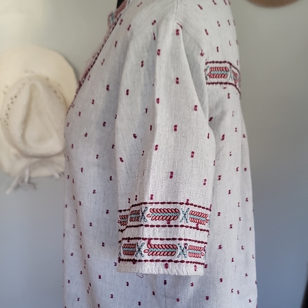 Bob Timberlake Light Gray Blouse with Red and Blue Embroidery - Picture 4 of 8